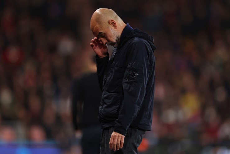 Pep Guardiola rơi lệ khi rời sân