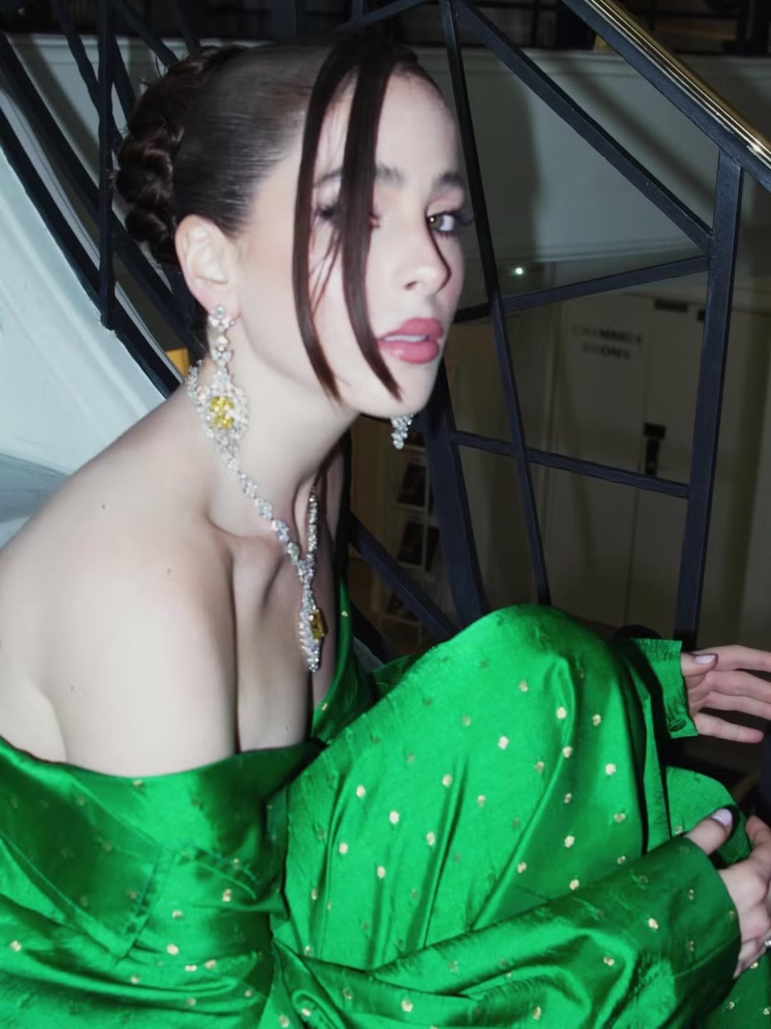 Đương kim Hoa hậu Hoàn vũ Fatima Bosch khoe vẻ sang trọng, lộng lẫy trong bộ đầm lụa màu xanh tại sự kiện của Cannes 2026. Trước đó, cô gây chú ý khi đeo sash Miss Universe trên thảm đỏ Cannes.