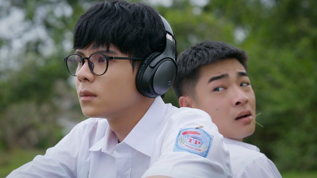 Đảm nhận vai Cương là diễn viên trẻ Võ Hoài Vũ. Đối lập với Cương là Khuê - "thiên tài toán học" hướng nội, do Thái Vũ thể hiện.