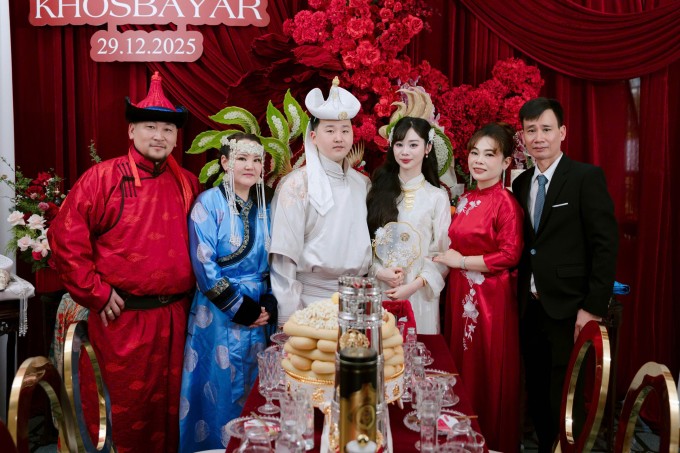 Lễ ăn hỏi của cô dâu Việt và chồng Mông Cồ hồi tháng 12. Ảnh: NVCC