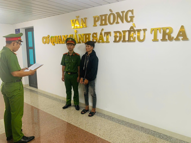 Nguyễn Da Huy tại cơ quan công an