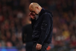 Pep Guardiola rơi lệ khi rời sân, CĐV Arsenal đổ ra đường ăn mừng chức vô địch