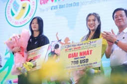 "Chân dài" Lan Vy giành Hoa khôi cúp bóng chuyền VTV, bất ngờ gặp sự cố hy hữu