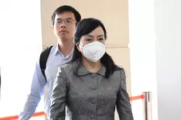 Hình ảnh cựu Bộ trưởng Nguyễn Thị Kim Tiến tại phiên tòa xét xử vụ sai phạm trong đầu tư cơ sở 2 BV Bạch Mai, Việt Đức