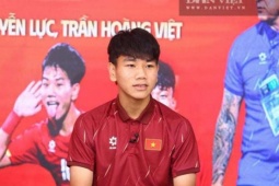 Tiền vệ Chu Ngọc Nguyễn Lực từng khóc khi xa nhà, muốn từ bỏ bóng đá