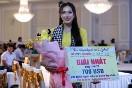 "Chân dài" Lan Vy giành Hoa khôi cúp bóng chuyền VTV, bất ngờ gặp sự cố hy hữu