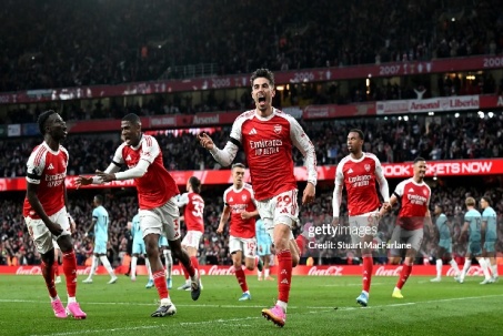 5 trận đấu bước ngoặt đưa Arsenal tới chức vô địch Ngoại hạng Anh