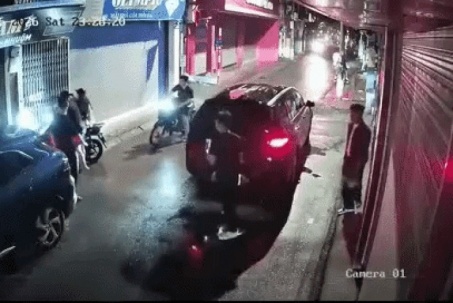 Hà Nội: Tạm giữ hình sự đối tượng đuổi đánh 2 cô gái ở đường Xuân Đỉnh