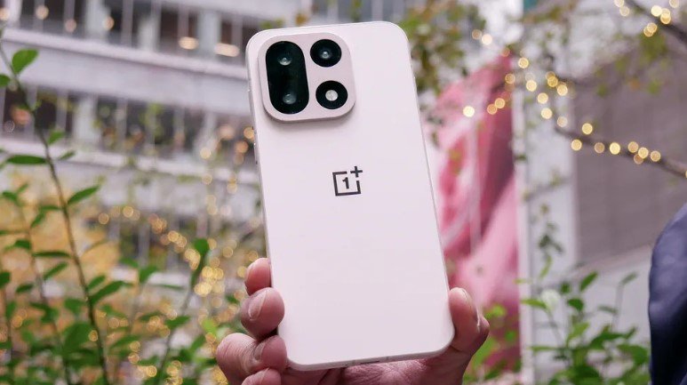OnePlus 15.