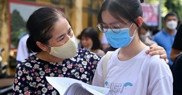 Cha mẹ sụt cân, con cái nhập viện vì áp lực thi lớp 10