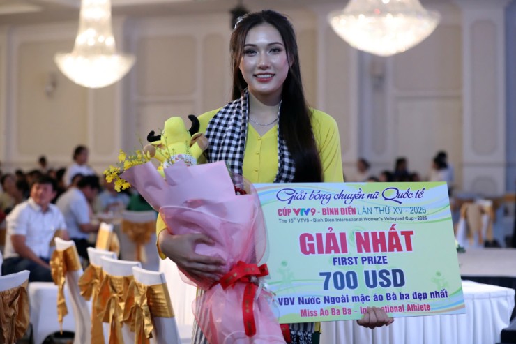 VĐV Nguyễn Lan Vy là&nbsp;Miss Áo bà ba của giải đấu. Ảnh Anh Khoa