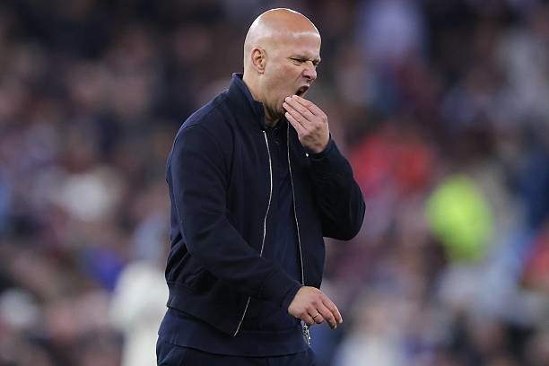 Liverpool vẫn chưa cho thấy dấu hiệu họ sẽ sa thải Arne Slot, chấp nhận để Xabi Alonso về Chelsea