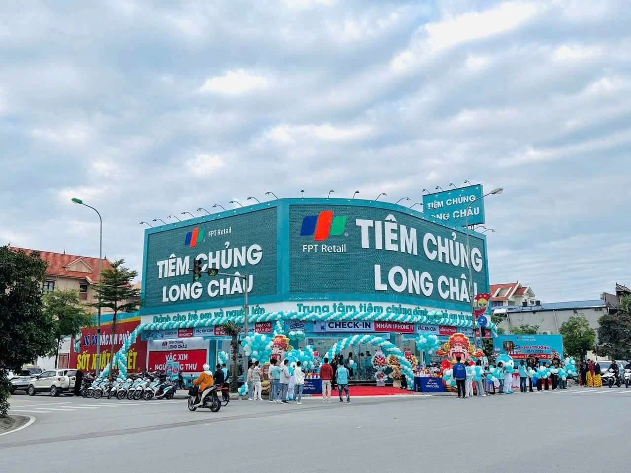 Long Châu - “điểm tựa” sức khỏe an tâm, gần gũi với người dân. Ảnh: Hoàng Khánh