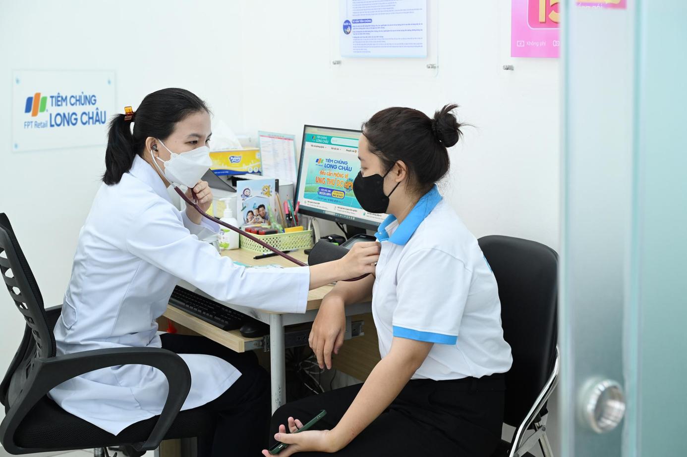 Long Châu tận tâm đồng hành cùng giới trẻ trên hành trình dự phòng sức khỏe. Ảnh: Hoàng Khánh