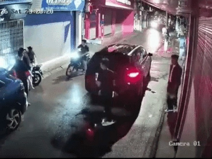 Hà Nội: Tạm giữ hình sự đối tượng đuổi đánh 2 cô gái ở đường Xuân Đỉnh