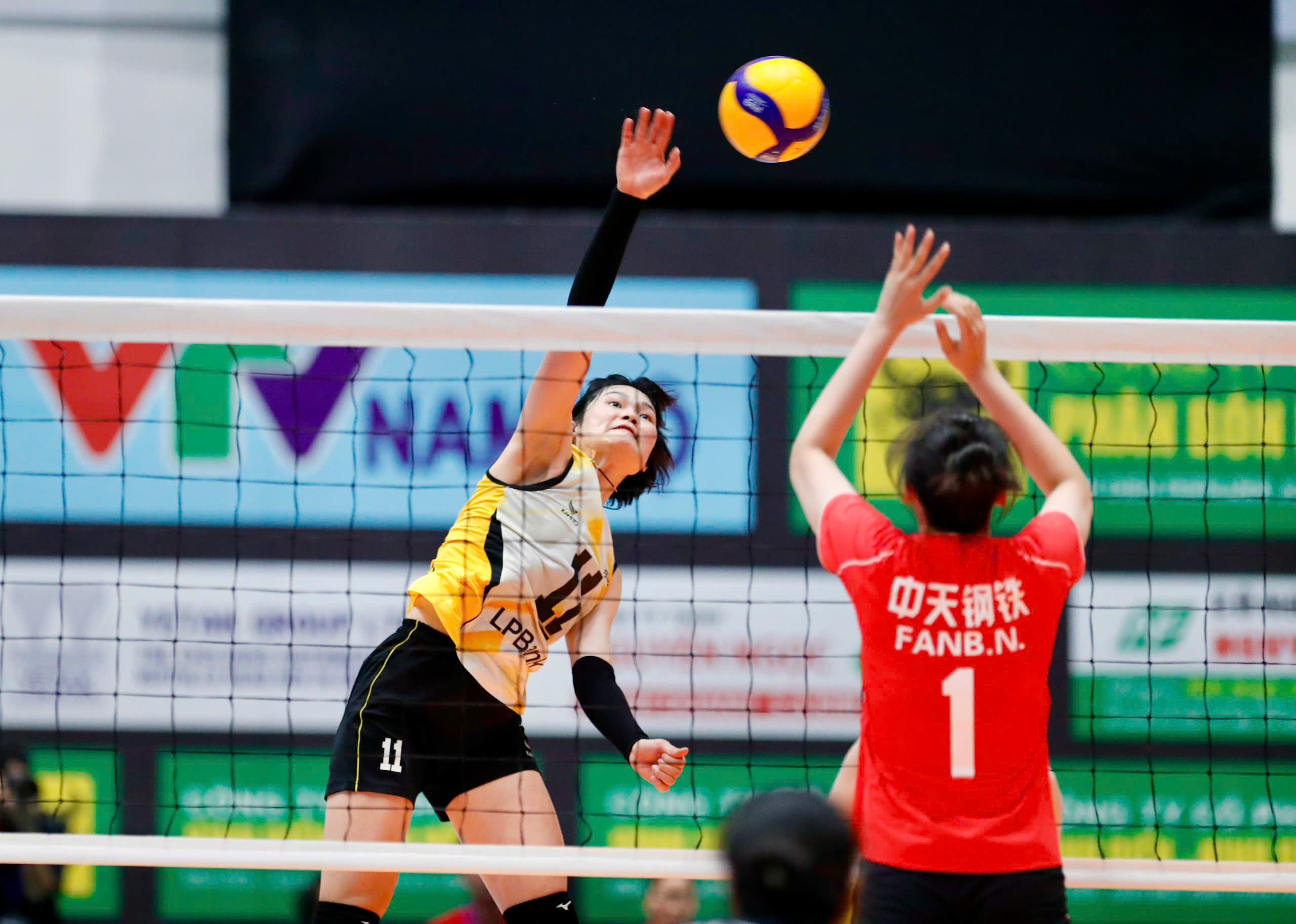 Trực tiếp bóng chuyền Jiangsu - LPBank Ninh Bình: Hàng thủ sai lầm, hụt vé chung kết (Kết thúc) - 4