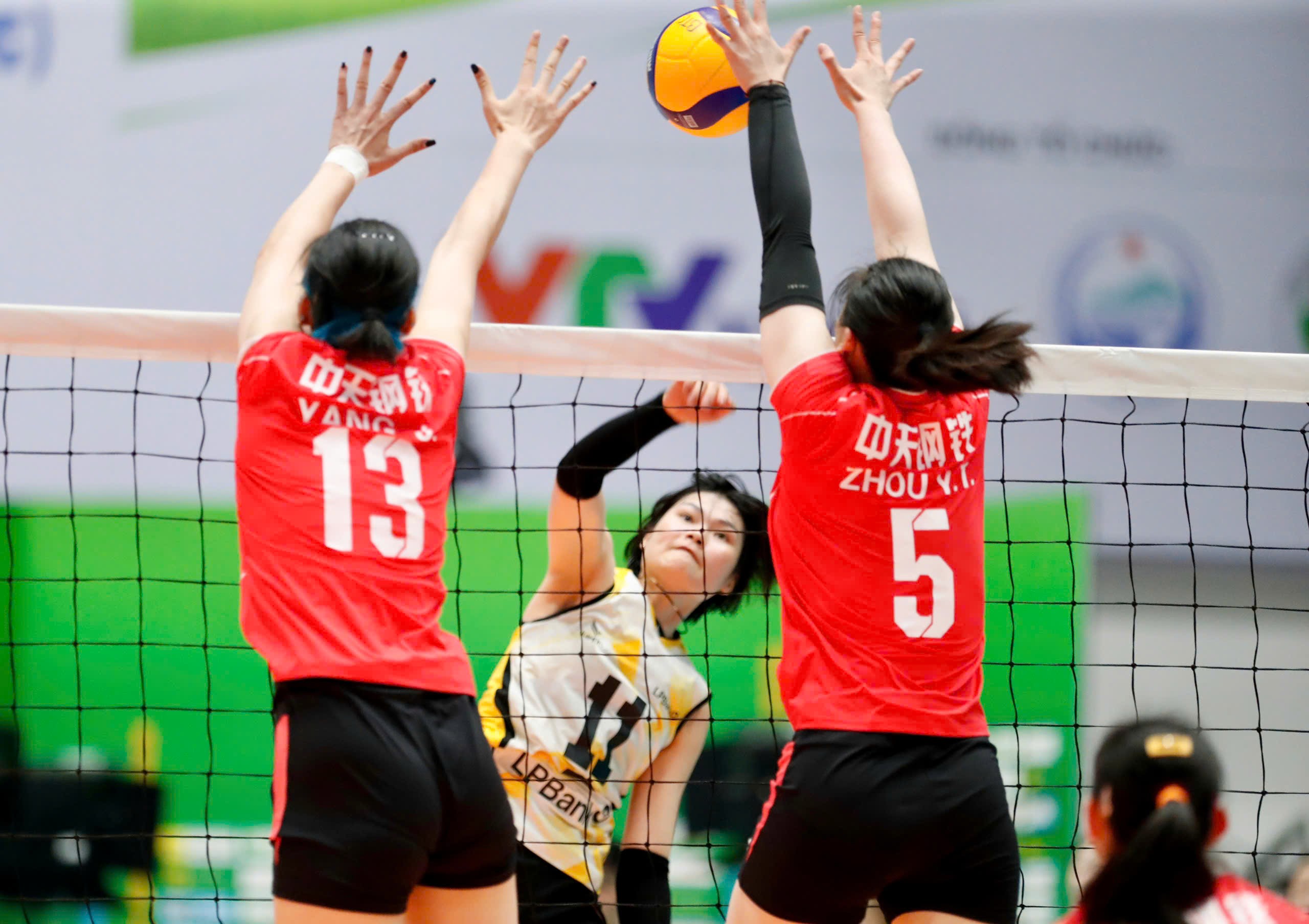 Trực tiếp bóng chuyền Jiangsu - LPBank Ninh Bình: Hàng thủ sai lầm, hụt vé chung kết (Kết thúc) - 5