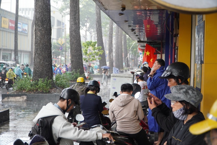 Mưa lớn trên đường 3/2 (phường Hòa Hưng)