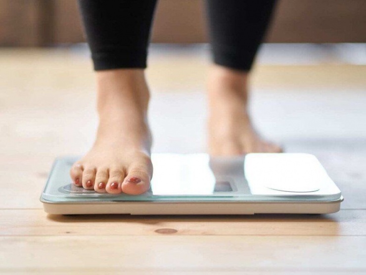 Nhón chân 10 phút mỗi ngày góp phần kiểm soát cân nặng.