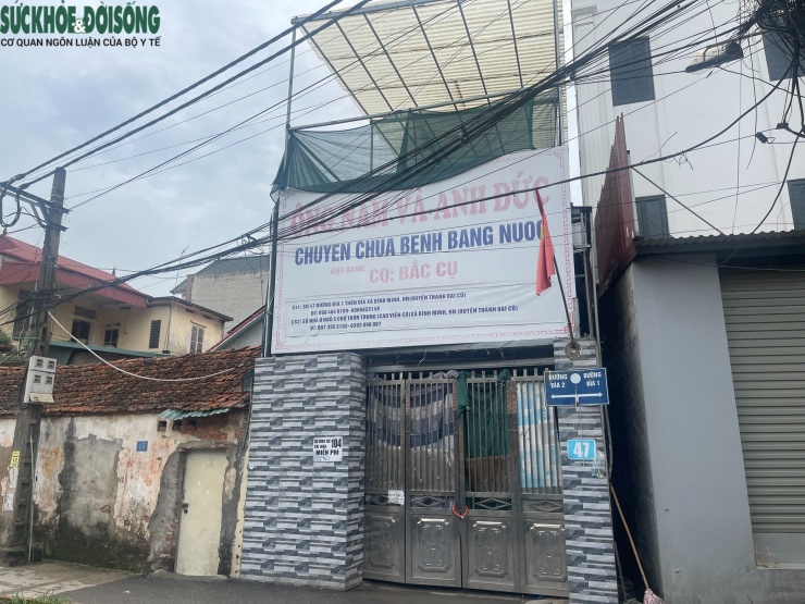 Cơ sở chữa bệnh bằng nước của ông Nguyễn Tiến Nam đóng cửa kín. Ảnh chụp ngày 21/5.