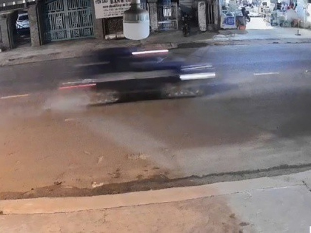 CLIP: Taxi tông một người đi bộ tử vong