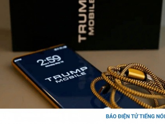 Điện thoại T1 của Trump Mobile vừa đến tay khách hàng đã gặp tranh cãi