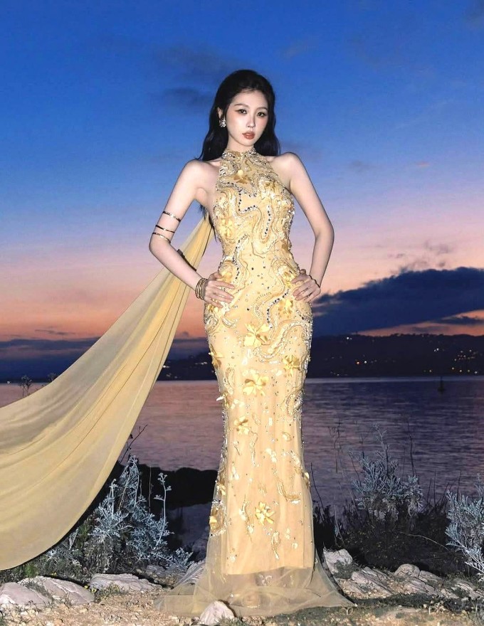 Người đẹp sinh năm 1995 gây chú ý với hình ảnh ngày càng thanh thoát, sắc sảo nhưng vẫn giữ nét ngọt ngào quen thuộc. Ảnh: Weibo