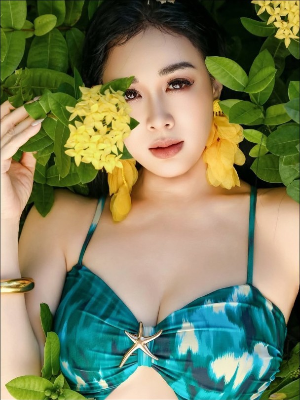 Chung Lệ Đề khoe đường cong đầy sức sống tuổi 55 - 1