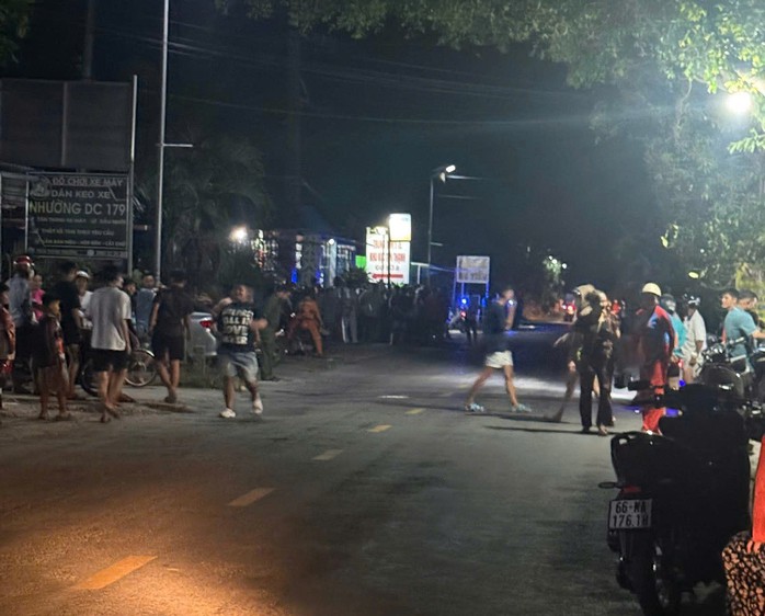 Lực lượng công an phong tỏa hiện trường, khám nghiệm vụ án mạng ở Tây Ninh.