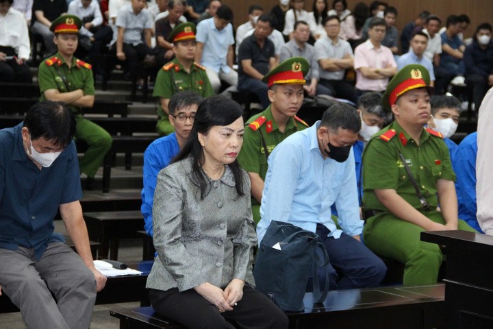 Bà Nguyễn Thị Kim Tiến tại toà.