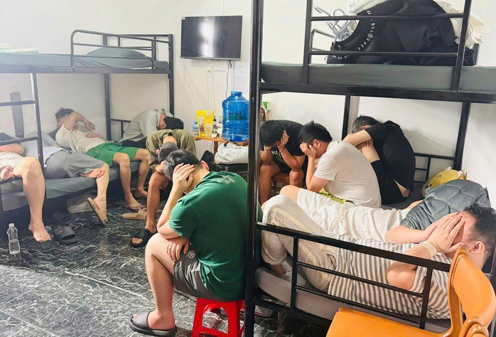 Các đối tượng nghi vấn hoạt động lừa đảo công nghệ cao. Ảnh: Công an cung cấp