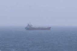 Mỹ lên tàu dầu Iran kiểm tra, eo biển Hormuz nóng rực