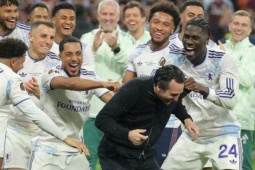 Aston Villa vô địch Europa League 2025/2026: Kỷ lục của Mourinho bị san bằng