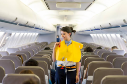 Máy bay gặp sự cố, vì sao không được làm phồng áo phao trước khi rời cabin?