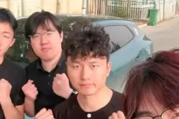 Nam sinh lái xe suốt 1.300 km đưa người lạ về quê gặp mẹ lần cuối