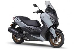 Yamaha XMAX ABS 2026 ra mắt, tăng sức ép lên "vua tay ga" Honda