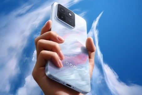 Ra mắt Vivo iQOO 15T với pin 8000 mAh và chip "quái vật"