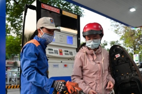 Giá xăng dầu hôm nay 21/5: Thế giới lao dốc, trong nước chiều nay điều chỉnh