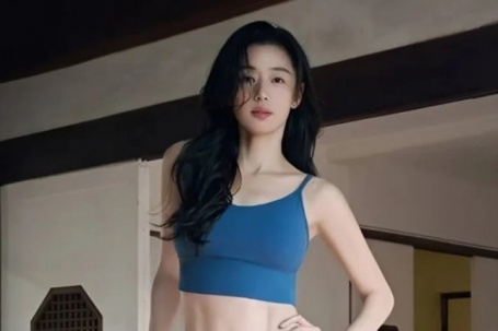 Diễn viên Jun Ji Hyun tiết lộ bí quyết giữ dáng như thiếu nữ dù đang tuổi U50