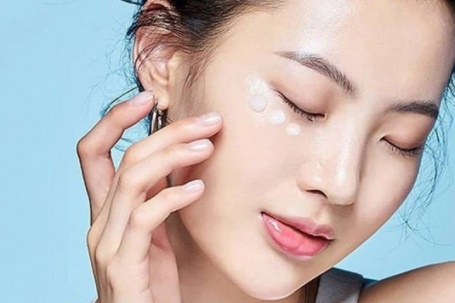 "Cứu nguy" cho lớp trang điểm ngày hè: Bí quyết kiềm dầu, lâu trôi, da mặt không bị mốc