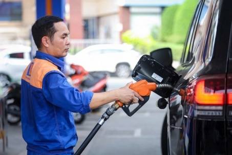 Giá xăng dầu mới nhất: Xăng dầu trong nước chịu ảnh hưởng từ giá dầu thế giới
