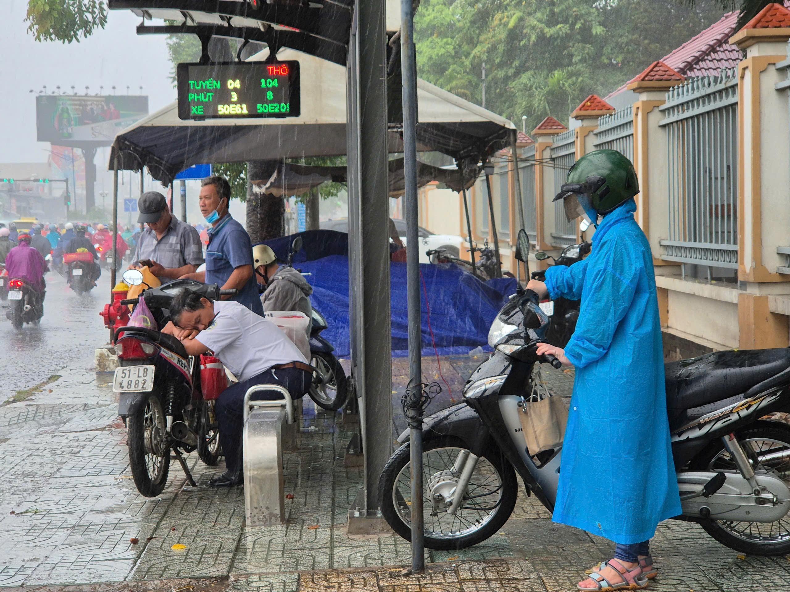 Mưa lớn trên đường Cộng Hòa