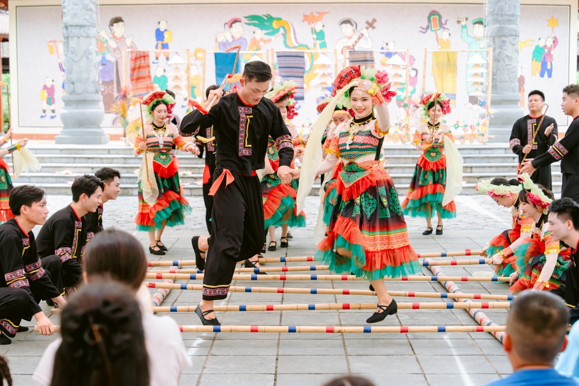 Chuỗi show “Tinh hoa mở hội” mùa 5 với chủ đề Di sản từ đôi tay nghệ nhân diễn ra từ 08/06 - 22/08.