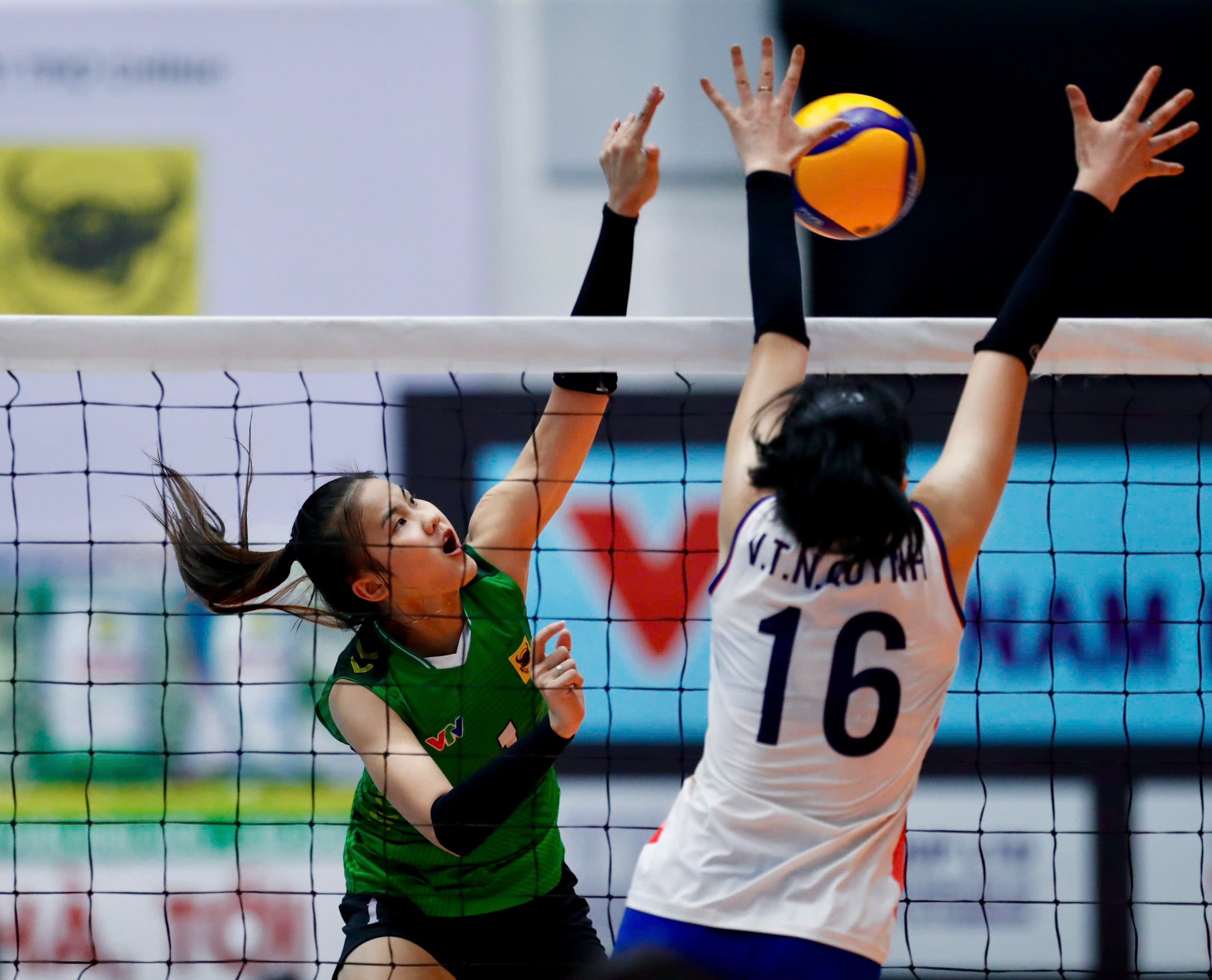 Kết quả bóng chuyền VTV Bình Điền Long An - Hà Nội Tasco: Thanh Thúy tỏa sáng, 3 set nhanh gọn - 4