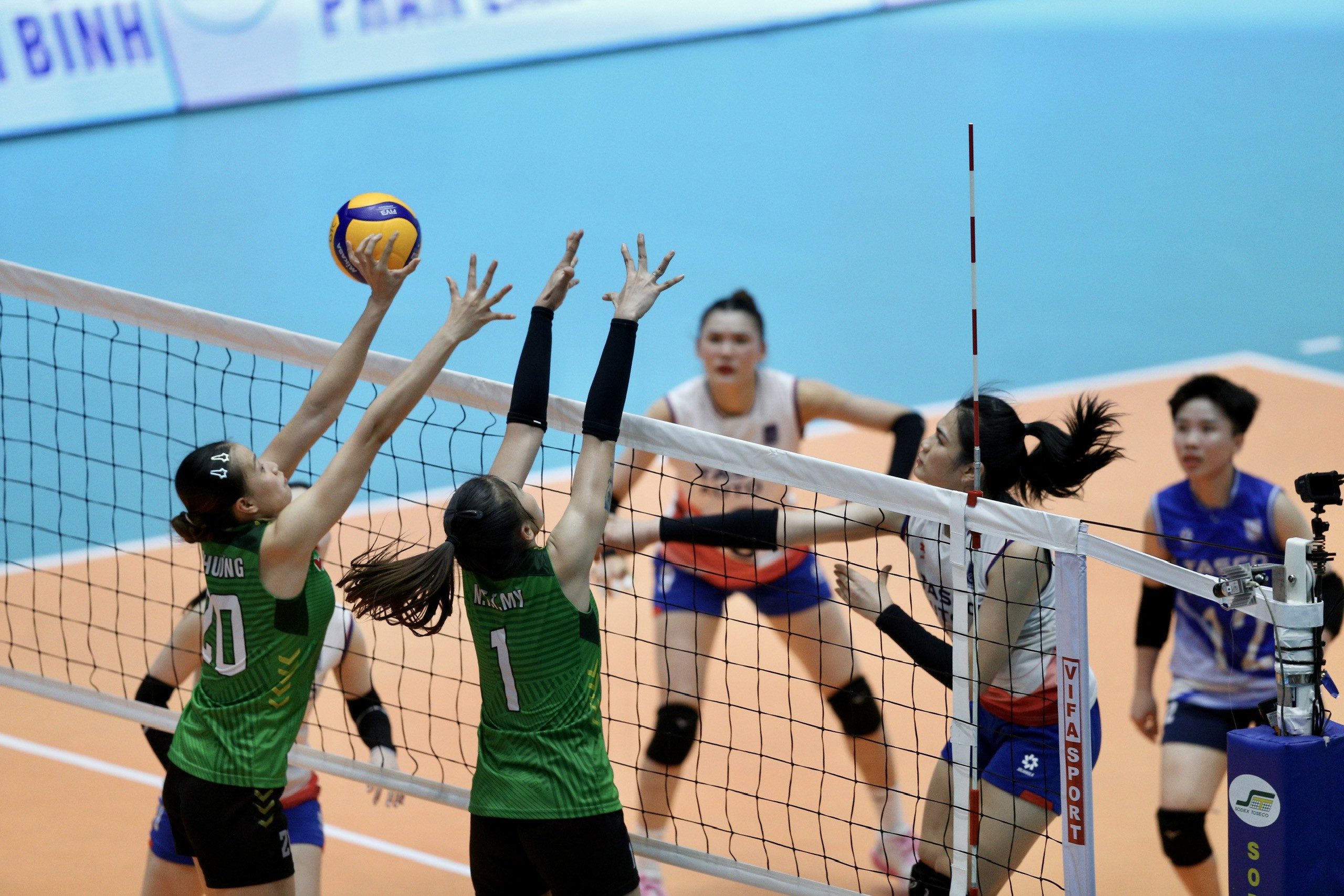 Kết quả bóng chuyền VTV Bình Điền Long An - Hà Nội Tasco: Thanh Thúy tỏa sáng, 3 set nhanh gọn - 11