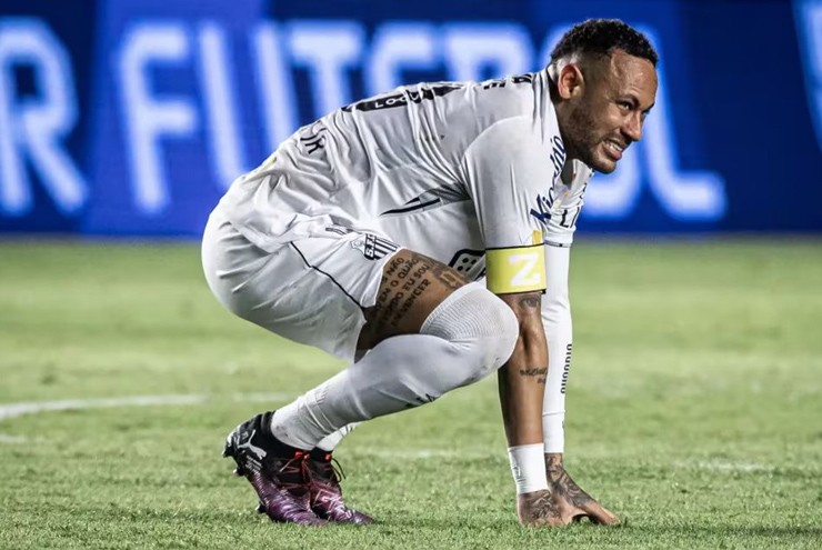 Neymar dính chấn thương bắp chân ngay sau khi vừa được triệu tập vào ĐTQG Brazil.