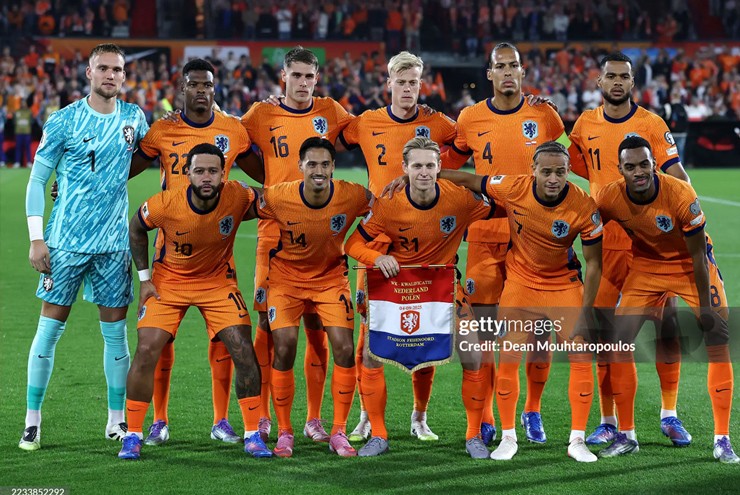 Đội trưởng Virgil van Dijk tiếp tục là điểm tựa vững chắc nhất nơi hàng phòng ngự của "Cơn lốc màu da cam"