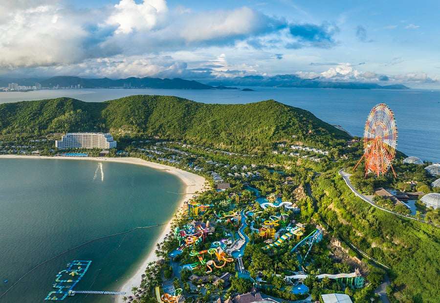 Hòn Tre sở hữu bãi biển tuyệt đẹp giữa vịnh Nha Trang cùng hệ sinh thái nghỉ dưỡng - vui chơi giải trí quy mô hàng đầu khu vực