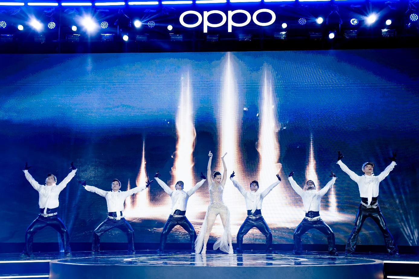 Tiết mục biểu diễn của ca sĩ Hồ Ngọc Hà được chụp bằng ảnh OPPO Find X9s