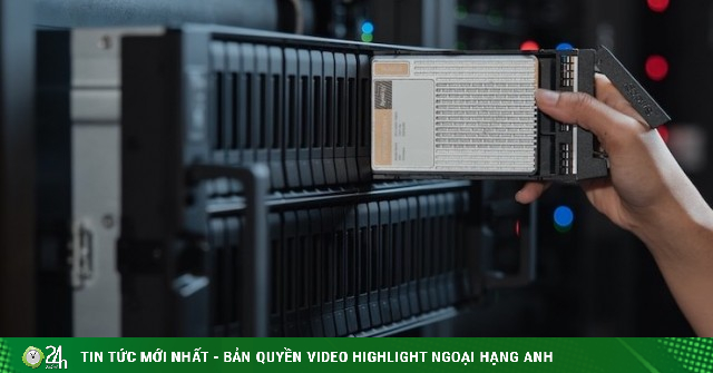 Hệ thống lưu trữ "khủng" chứa được 48 ổ SSD, tổng dung lượng tính bằng PB